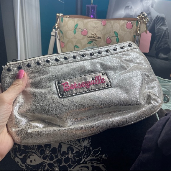 SOLD Betsey Johnson Betseyville Silver Clutch - Picture 1 of 7